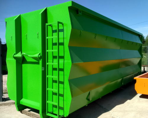 Grüner Abrollcontainer mit spantenfreier Bauweise: Stabilität und Langlebigkeit
