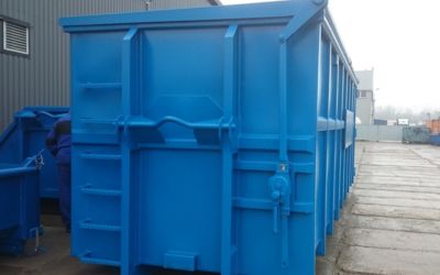 Ein blauer Deckelcontainer mit französischer Klappe - vielseitig, sicher und perfekt anpassbar für diverse Bedürfnisse