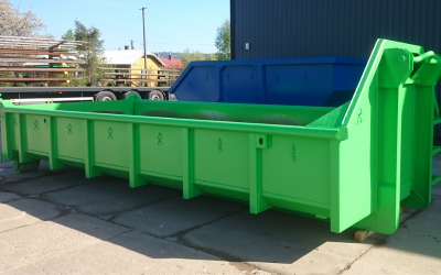 Hellgrüner Bauschuttmulden-Container für umweltgerechte Baumaterialentsorgung