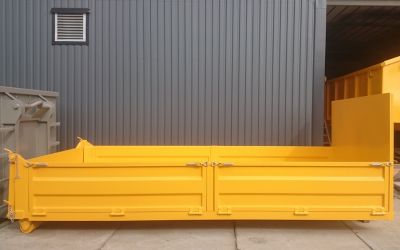 Gelber Abrollcontainer - auffällige Farbe für eine vielseitige und sichere Transportoption mit praktischer Bordwand