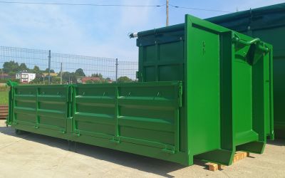 Grüner Abrollcontainer - umweltfreundliche Transportlösung in frischem Grün, ideal für vielseitige Anwendungen.